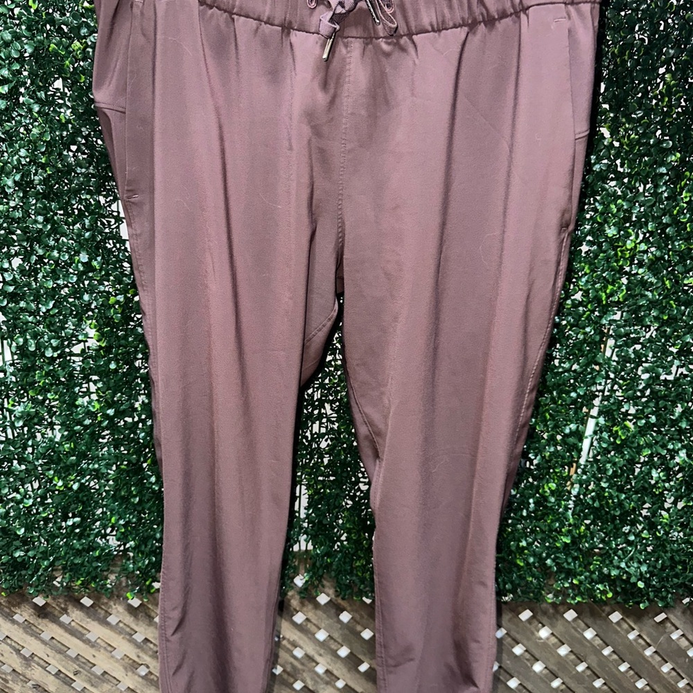 Lululemon On The Fly Pant *Woven 28” - Black Satin